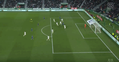 为此，湖人将丹尼格林和28号签送给雷霆，从雷霆引进了施罗德。